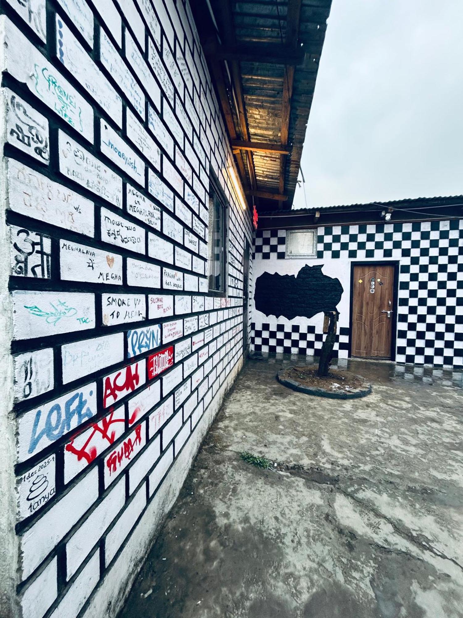 Isabella Hostel Shillong Exteriör bild